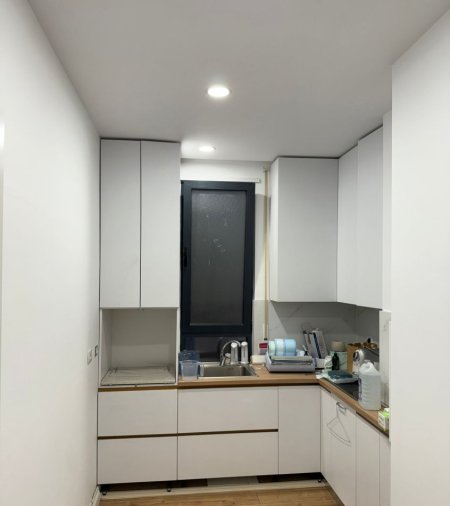 Tirane, jepet me qera nga Pronari, pa-komision zyre Kati 1, 100 m² 800 € (Rruga Kongresi i Manastirit, kompleksi ASL, mbi picerinë 3DDD)