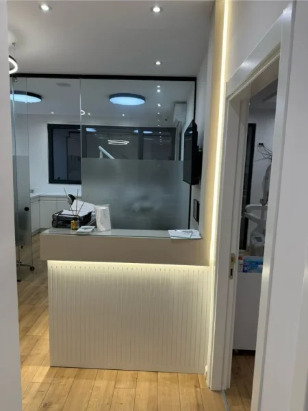 Tirane, jepet me qera nga Pronari, pa-komision zyre Kati 1, 100 m² 800 € (Rruga Kongresi i Manastirit, kompleksi ASL, mbi picerinë 3DDD)