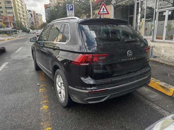 Tirane, shes SUV Volkswagen Tiguan Nafte, e zeze automatik Klima 57 km 26.000 €