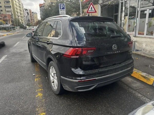 Tirane, shes SUV Volkswagen Tiguan Nafte, e zeze automatik Klima 57 km 26.000 €