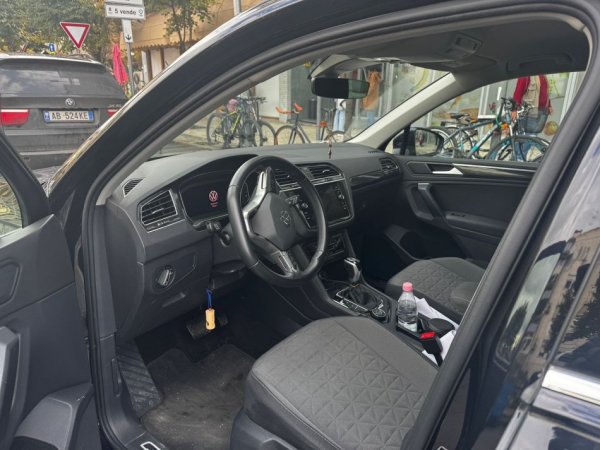 Tirane, shes SUV Volkswagen Tiguan Nafte, e zeze automatik Klima 57 km 26.000 €