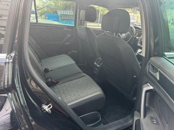 Tirane, shes SUV Volkswagen Tiguan Nafte, e zeze automatik Klima 57 km 26.000 €