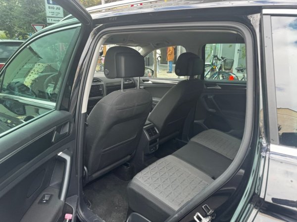 Tirane, shes SUV Volkswagen Tiguan Nafte, e zeze automatik Klima 57 km 26.000 €