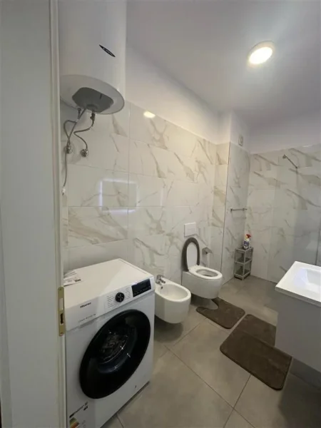 Tirane, jepet me qera apartament 1+1+Ballkon Kati 1, 70 m² 650 € (BULEVARDI I RI)