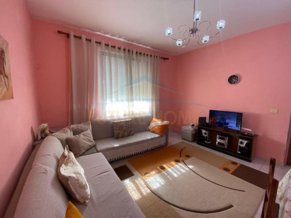 Tirane, jepet me qera apartament 2+1 Kati 5, 100 m² 550 € (Ali Demi, pranë kryqëzimit.)