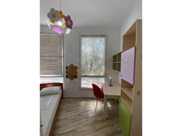 Tirane, jepet me qera apartament 3+1 Kati 1, 107 m² 600 € (Rezidenca ‘Kodra e Diellit 1’)