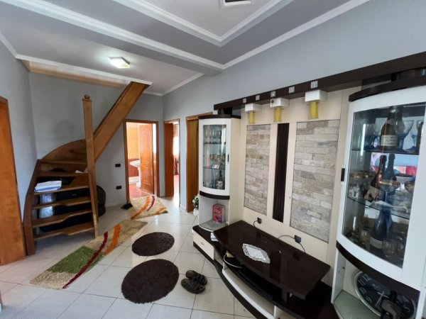 Durres, shitet Vile 5+1+Ballkon Kati 3, 680 m² 220.000 € (Rrashbull)