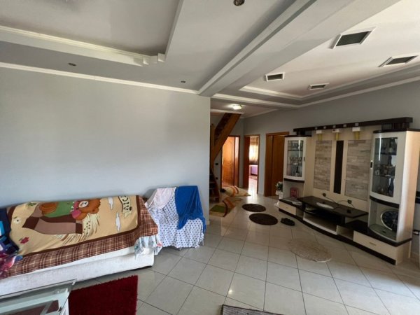 Durres, shitet Vile 5+1+Ballkon Kati 3, 680 m² 220.000 € (Rrashbull)
