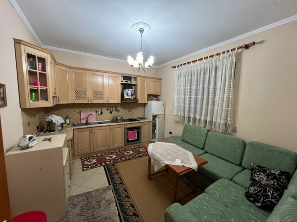 Durres, shitet Vile 5+1+Ballkon Kati 3, 680 m² 220.000 € (Rrashbull)