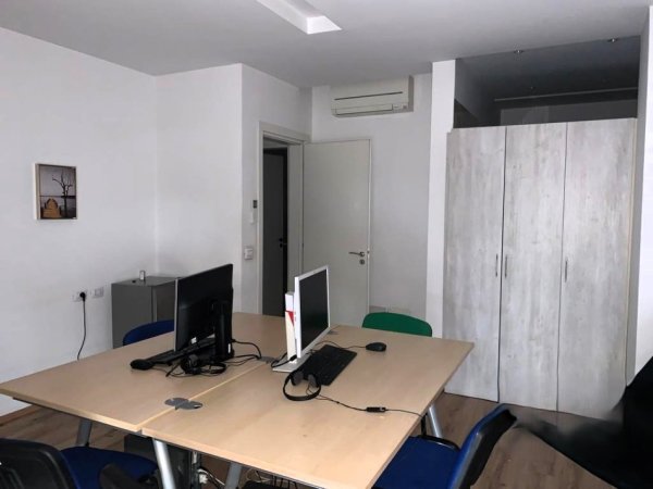 Tirane, jepet me qera zyre Kati 6, 120 m² 1.200 € (zogu u zi)