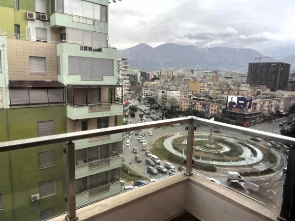 Tirane, jepet me qera zyre Kati 6, 120 m² 1.200 € (zogu u zi)