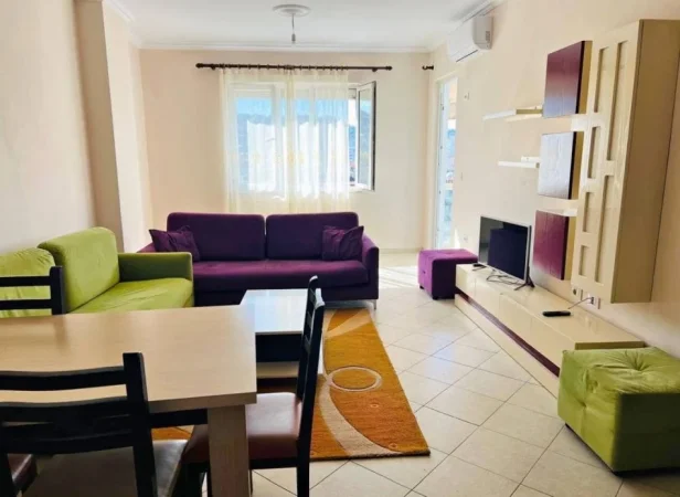 Tirane, jepet me qera apartament 2+1 Kati 4, 100 m² 450 € (YZBERISHT)