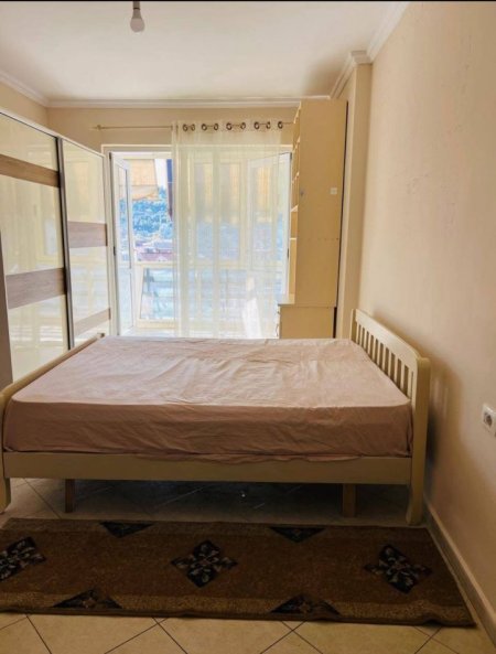 Tirane, jepet me qera apartament 2+1 Kati 4, 100 m² 450 € (YZBERISHT)
