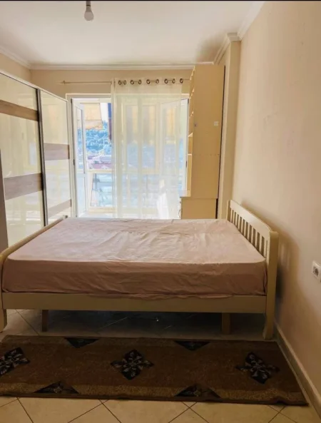Tirane, jepet me qera apartament 2+1 Kati 4, 100 m² 450 € (YZBERISHT)
