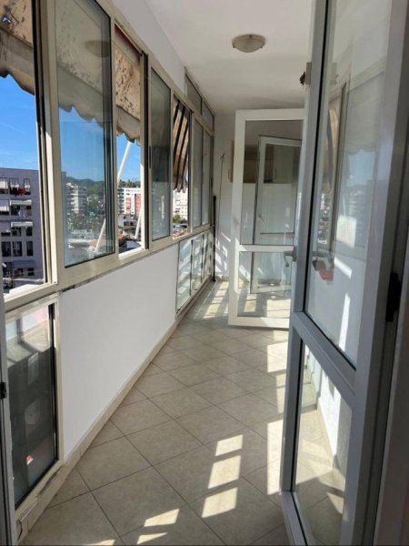Tirane, jepet me qera apartament 2+1 Kati 4, 100 m² 450 € (YZBERISHT)