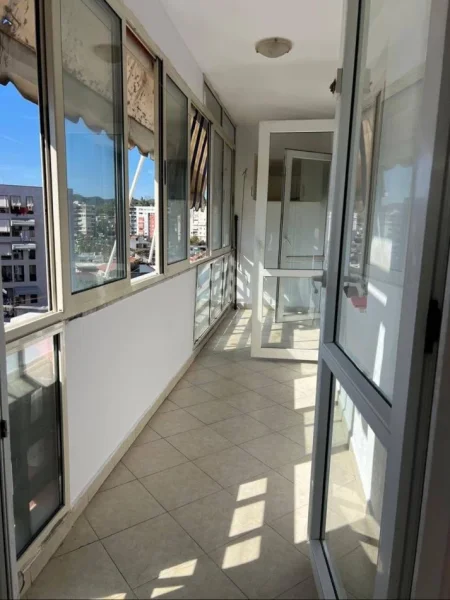 Tirane, jepet me qera apartament 2+1 Kati 4, 100 m² 450 € (YZBERISHT)