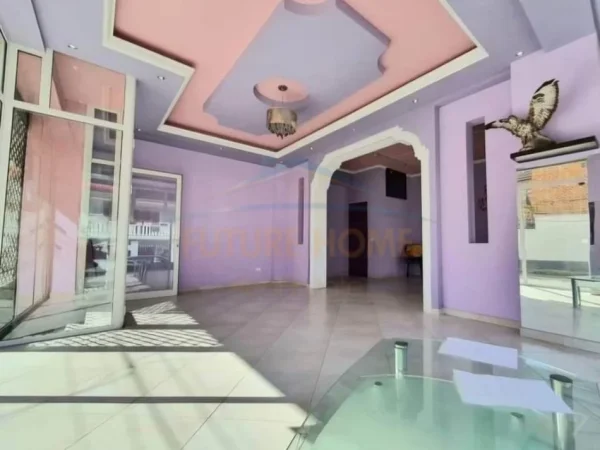 Korce, shitet ambjent biznesi Kati 0, 57 m² 68.000 € (Lagjia 18)