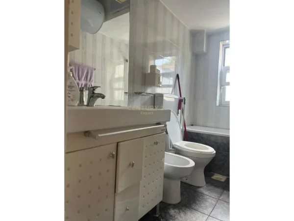 Tirane, jepet me qera apartament 2+1 Kati 3, 72 m² 700 € (Myslym Shyri)