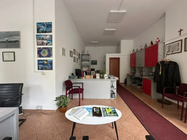 Tirane, shitet ambjent biznesi Kati 0, 37 m² 135.000 € (Rruga Siri Kodra)