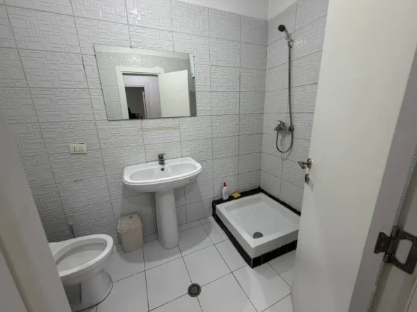 Tirane, jepet me qera apartament 1+1 Kati 6, 50 m² 350 € (Rruga Mikel Maruli)
