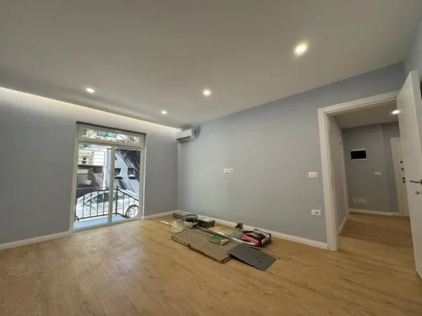 Tirane, shitet apartament 1+1 Kati 1, 78 m² 175.000 € (Fundi i stacionit te Tiranes se Re)