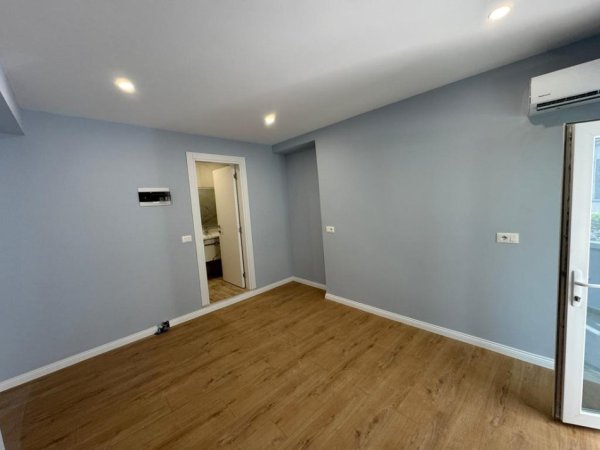 Tirane, shitet apartament 1+1 Kati 1, 78 m² 175.000 € (Fundi i stacionit te Tiranes se Re)