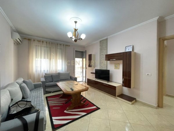 Tirane, jepet me qera apartament 1+1+Ballkon Kati 4, 72 m² 500 € (DON BOSKO)