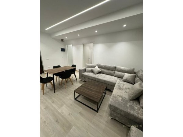 Tirane, jepet me qera apartament 1+1 Kati 1, 55 m² 700 € (ZOGU I ZI)