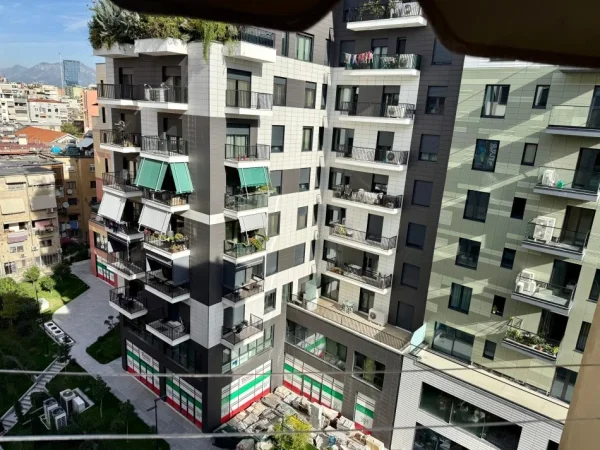 Tirane, jepet me qera apartament 1+1+Ballkon Kati 8, 70 m² 900 € 