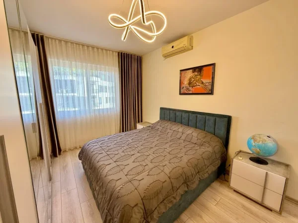 Tirane, jepet me qera apartament 1+1+Ballkon Kati 8, 70 m² 900 € 
