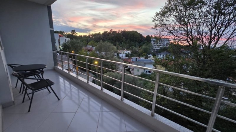 Tirane, jepet me qera apartament 1+1+Ballkon Kati 4, 70 m² 430 € (Ambasada Kuvajt)