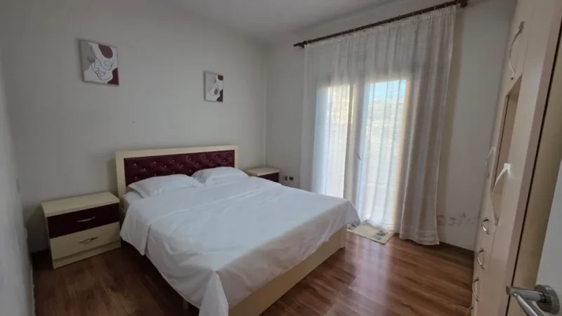 Tirane, jepet me qera apartament 1+1+Ballkon Kati 4, 70 m² 430 € (Ambasada Kuvajt)