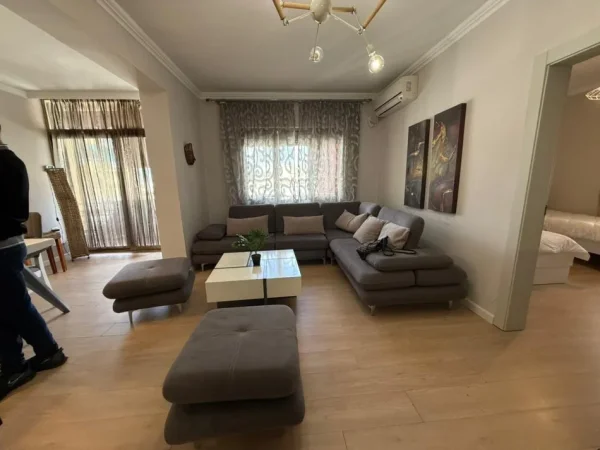 Tirane, jepet me qera apartament 3+1+Ballkon Kati 6, 125 m² 1.000 € (rruga sulejman pasha)