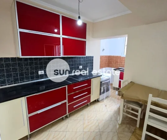 Shkoder, jepet me qera apartament 2+1+Ballkon Kati 0, 96 m² (DERGUT)