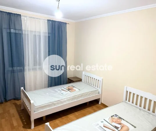 Shkoder, jepet me qera apartament 2+1+Ballkon Kati 0, 96 m² (DERGUT)
