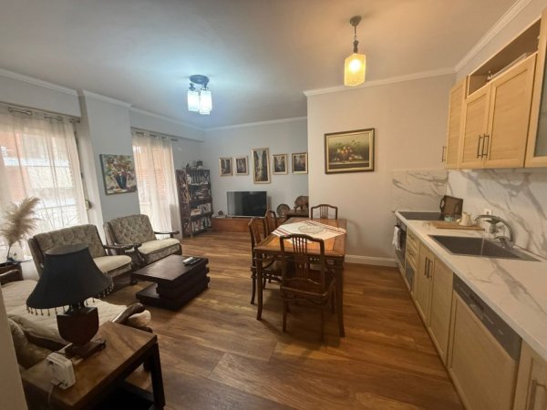 Tirane, jepet me qera apartament 2+1+Ballkon Kati 6, 80 m² 800 € (Kompleksi Delijorgji)