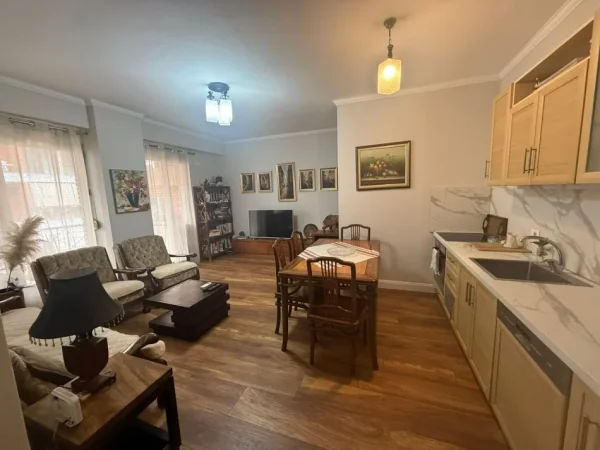 Tirane, jepet me qera apartament 2+1+Ballkon Kati 6, 80 m² 800 € (Kompleksi Delijorgji)