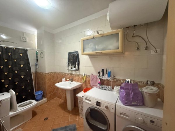 Tirane, jepet me qera apartament 2+1+Ballkon Kati 6, 80 m² 800 € (Kompleksi Delijorgji)