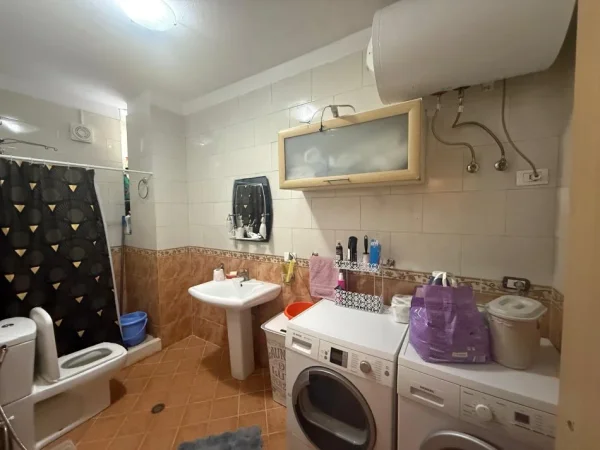 Tirane, jepet me qera apartament 2+1+Ballkon Kati 6, 80 m² 800 € (Kompleksi Delijorgji)