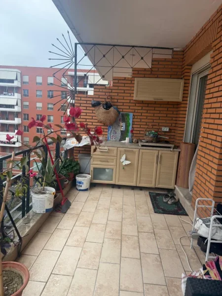 Tirane, jepet me qera apartament 2+1+Ballkon Kati 6, 80 m² 800 € (Kompleksi Delijorgji)