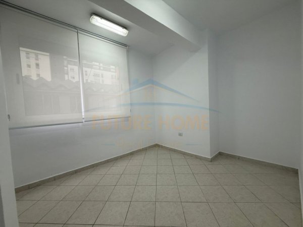 Tirane, jepet me qera ambjent biznesi Kati 1, 75 m² 600 € (Gjimnazi &quot;Petro Nini Luarasi&quot;)