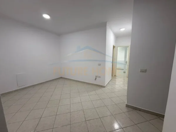 Tirane, jepet me qera ambjent biznesi Kati 1, 75 m² 600 € (Gjimnazi "Petro Nini Luarasi")
