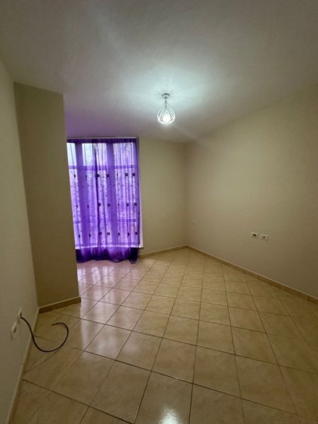 Tirane, jepet me qera apartament 2+1 Kati 2, 500 € (Yzberisht)
