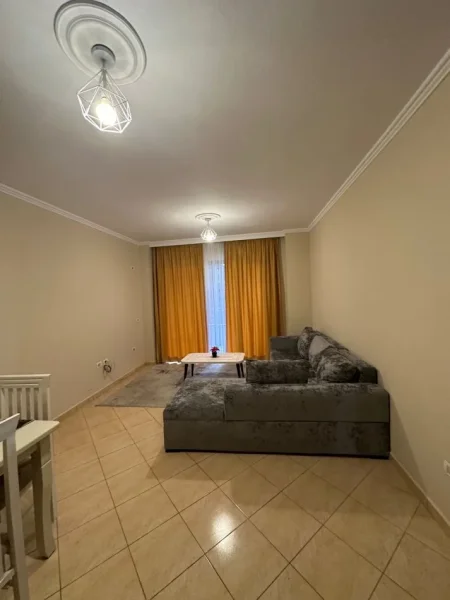 Tirane, jepet me qera apartament 2+1 Kati 2, 500 € (Yzberisht)