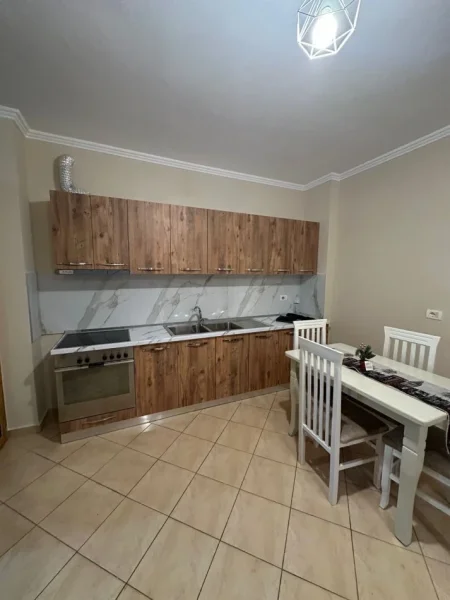 Tirane, jepet me qera apartament 2+1 Kati 2, 500 € (Yzberisht)