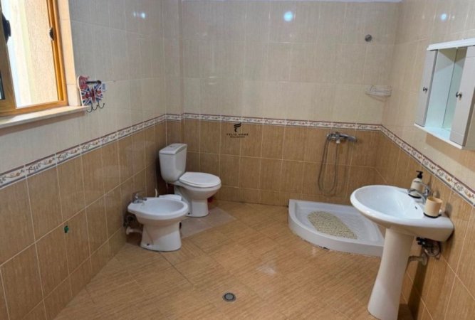 Tirane, jepet me qera 2+1 Kati 2, 120 m² 450 € (QYTET STUDENTI)