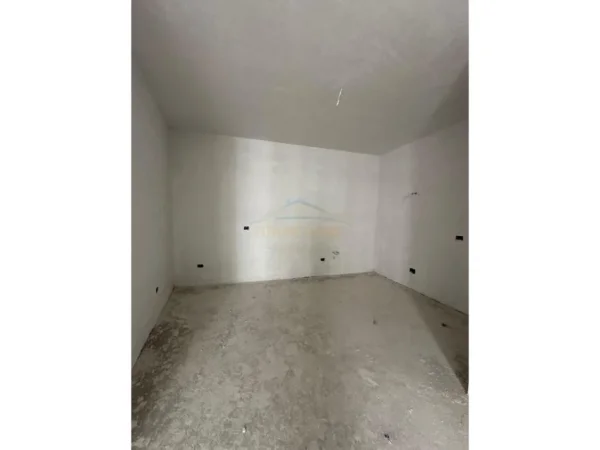 Tirane, shitet apartament 1+1 Kati 3, 73 m² 80.000 € (Paskuqan)