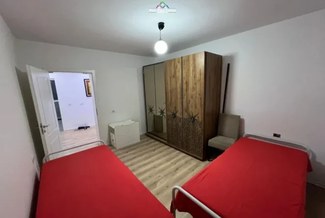 Tirane, jepet me qera apartament 2+1 Kati 4, 80 m² 550 € (brryli)