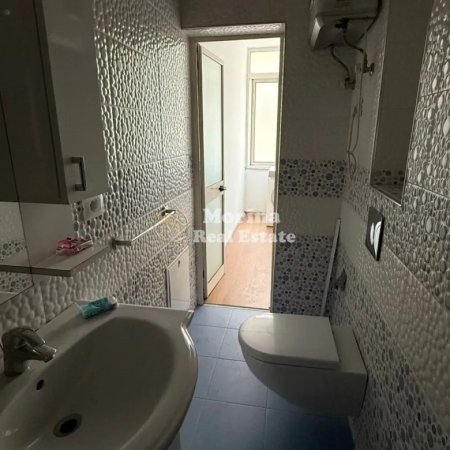 Tirane, jepet me qera apartament 3+1 Kati 1, 124 m² 1.500 € (Blloku)