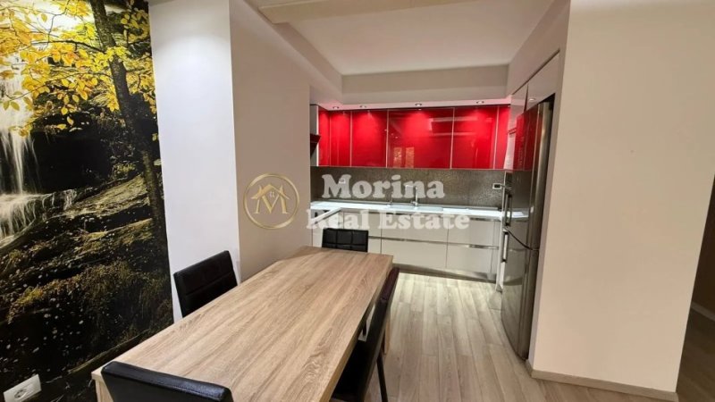 Tirane, jepet me qera apartament 3+1 Kati 1, 124 m² 1.500 € (Blloku)